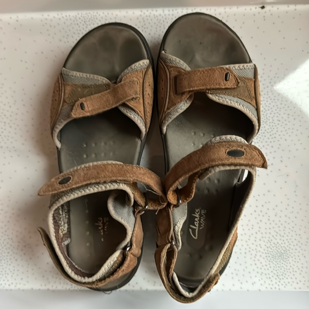 Clark’s adjustable sports sandal in size 8